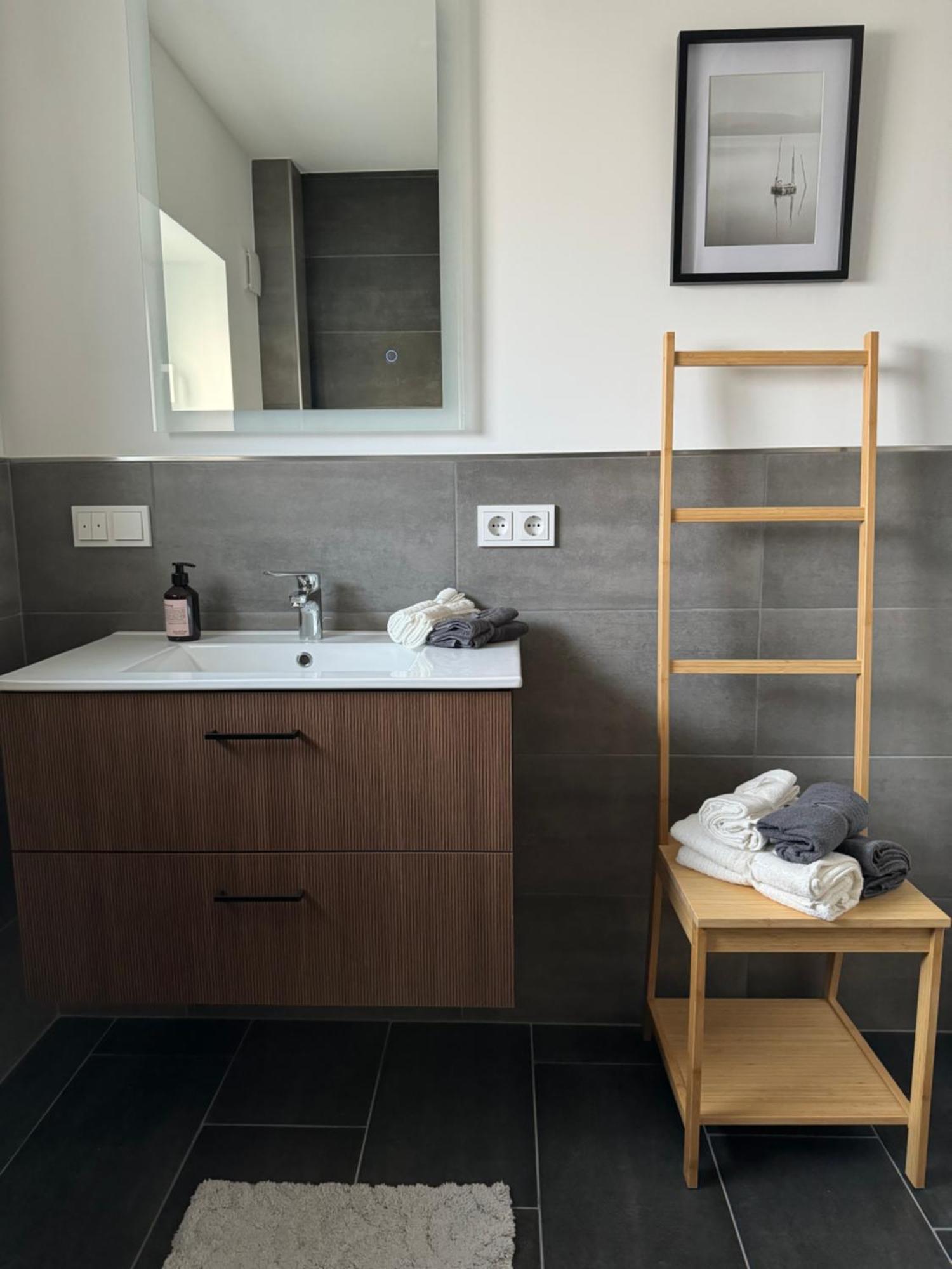 Modern & Grosszuegig! Ideal Fuer Familie & Arbeit Linden  Bagian luar foto